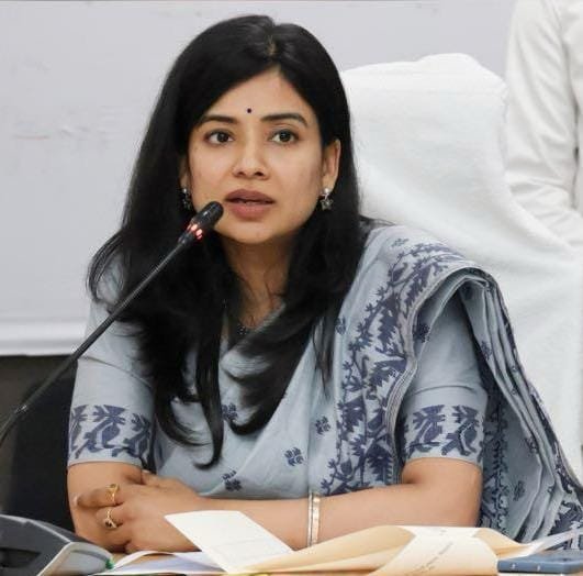 పోలింగ్ రోజున పబ్లిక్ హాలిడే ఇంచార్జి కలెక్టర్, జిల్లా ఎన్నికల అధికారి గరిమ అగ్రవాల్